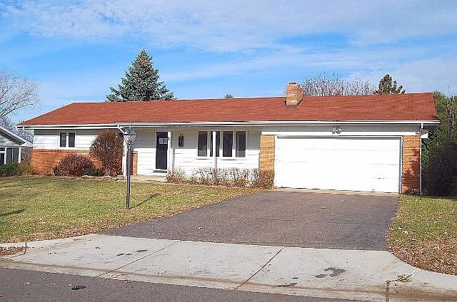1st image of 8 Woodcrest Dr