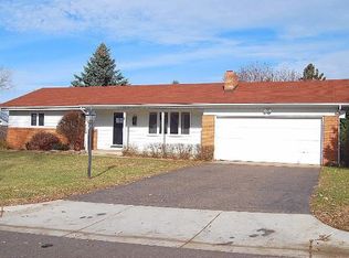 8 Woodcrest Dr, Burnsville, MN 55337