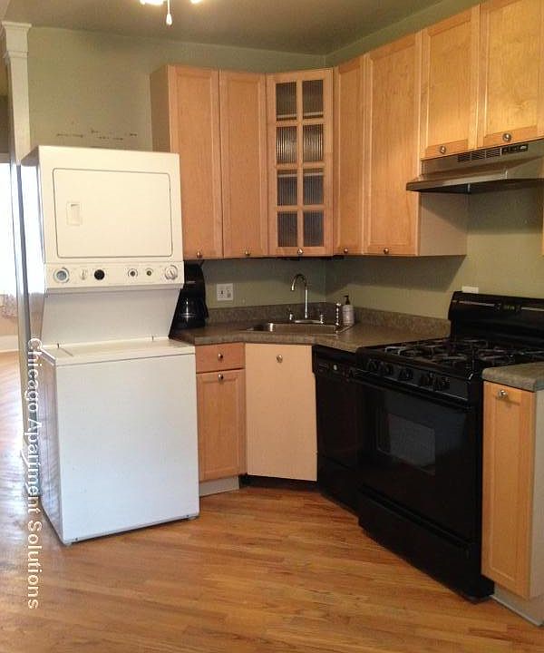 1st image of 1827 W Melrose St #1F