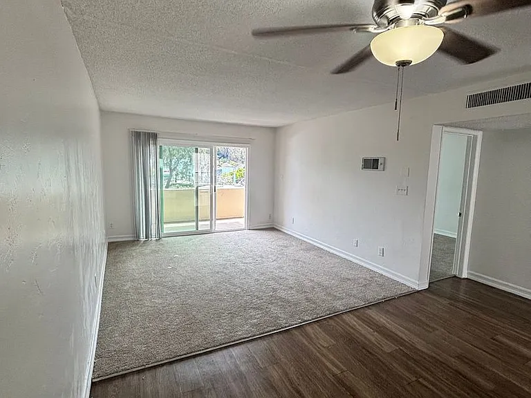University Terrace Apartments — Photo 6