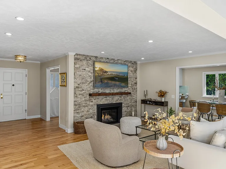 2865 Lasauen Rd — Photo 2