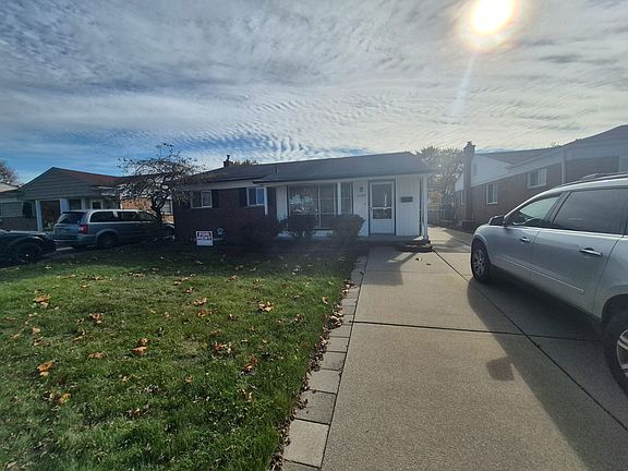 3rd image of 21424 Tanglewood St