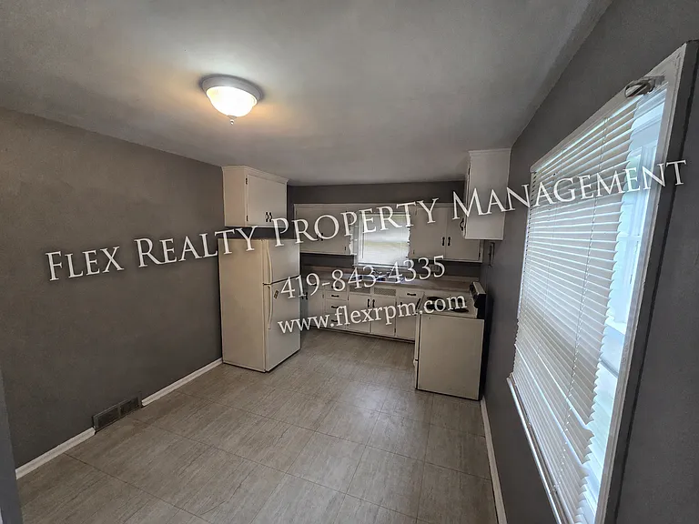 3901 Leybourn Ave — Photo 9