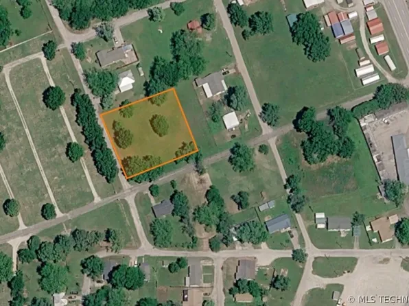 205 N E St #S, Davis, OK 73030