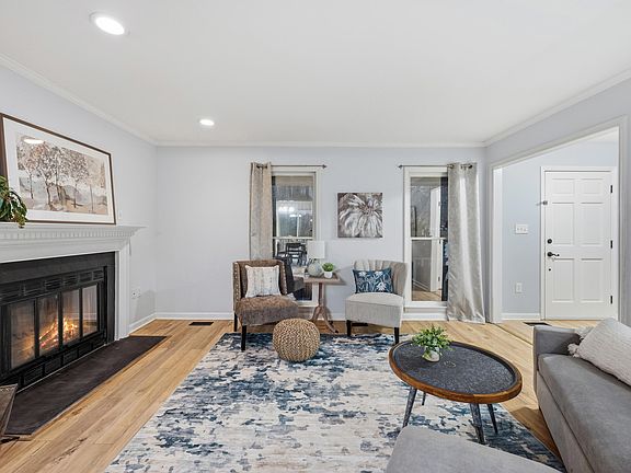 2nd image of 104 Pointe Pl