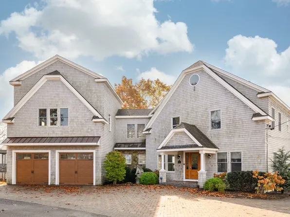 5 Oak Hill Rd, Wareham, MA 02571