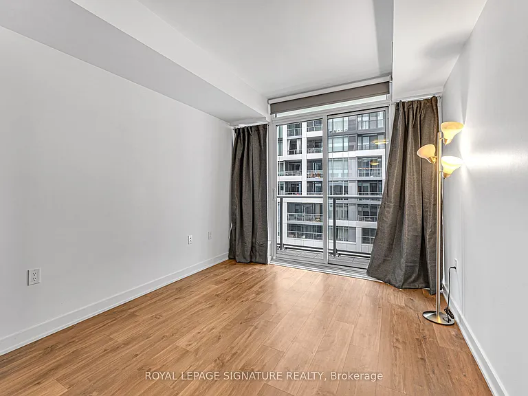 27 Bathurst St #519 — Photo 6