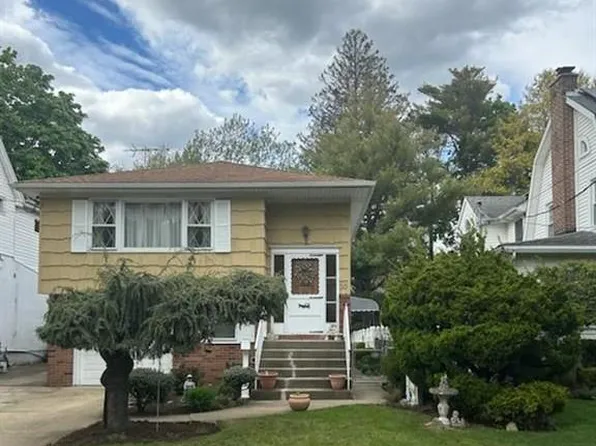 30 Malverne Avenue, Malverne, NY 11565