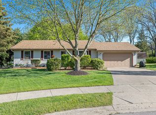 184 Highland View Ct NE, Rockford, MI