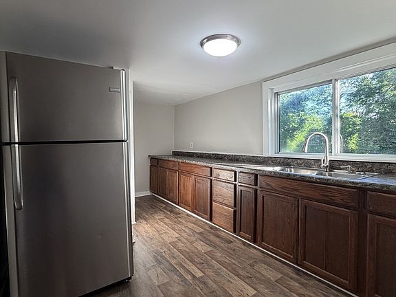 4th image of 605 Transit Ave