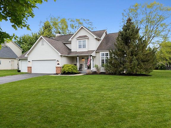 2nd image of 1384 Baywood Cir