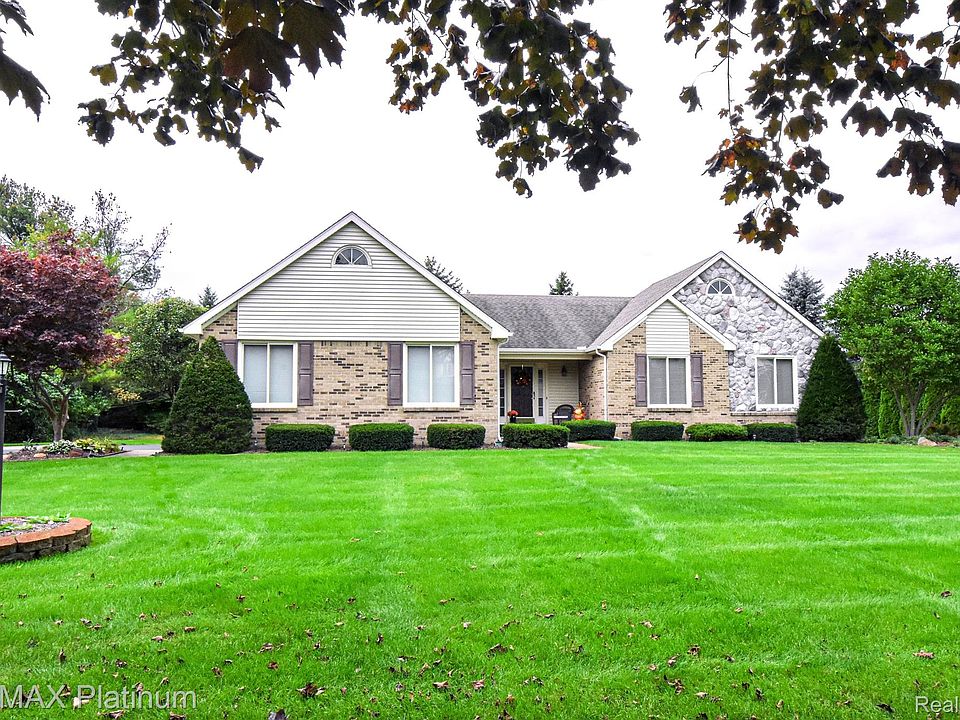 1st image of 11050 Pembrooke Cir
