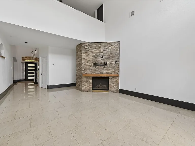 1311 Rene Ct — Photo 9