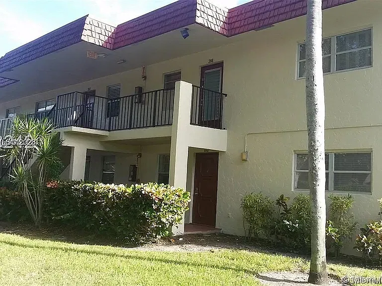 2 bed, 1075 sqft, $1,750 — Photo 1