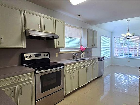 4th image of 5913 N 36th St