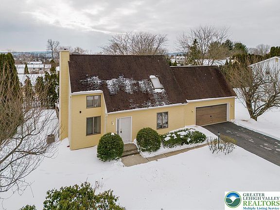 2nd image of 3560 Moravian Ct