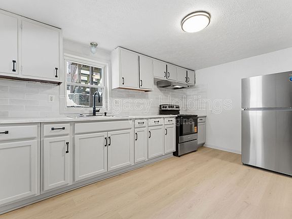 3rd image of 16 Flint St APT 102