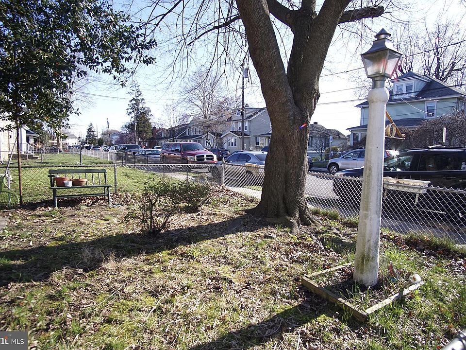 1689 Ward St, Linwood, PA 19061 Zillow