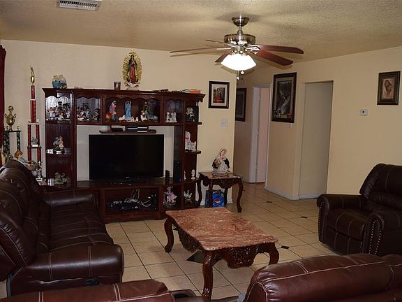 3rd image of 2839 Packard Elm St