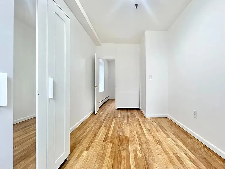 291 E 3rd St #5B — Photo 7