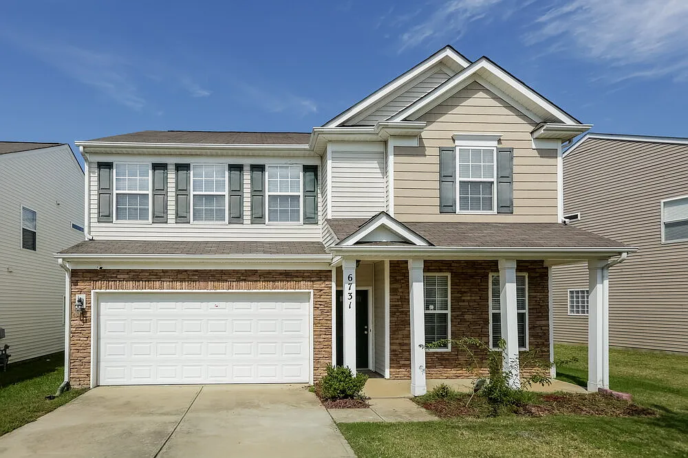 4 bed, 2.5 bath, 2513 sqft, $2,465 — Photo 1