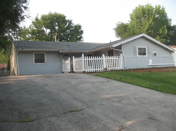 140 Fairwood Dr, Bolingbrook, IL 60440
