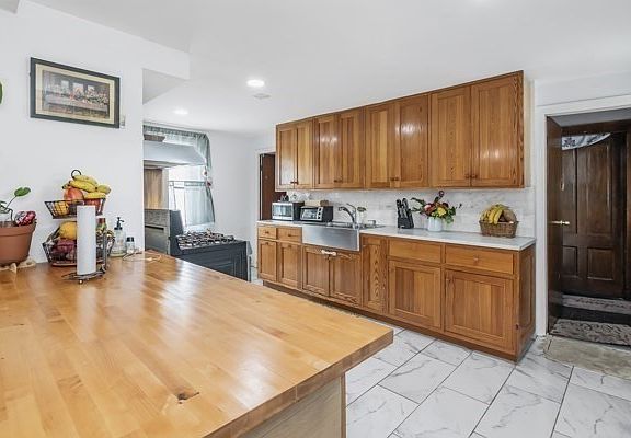 4th image of 23 Ames St