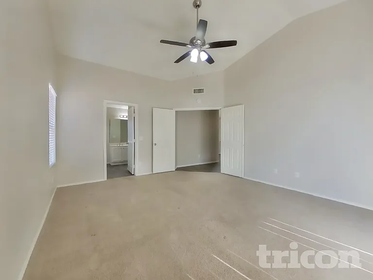 8961 W Kathleen Rd — Photo 7
