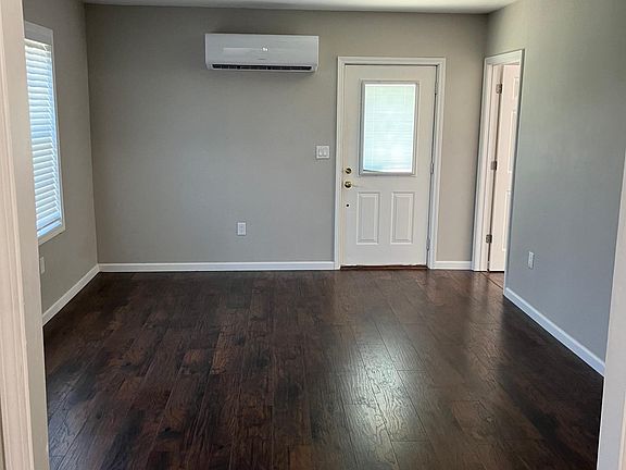 3rd image of 1100 Jefferson St