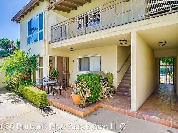 3rd image of 12656 Burbank Blvd APT 14