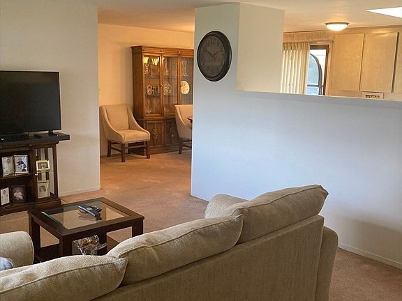3rd image of 6 Mulberry Dr