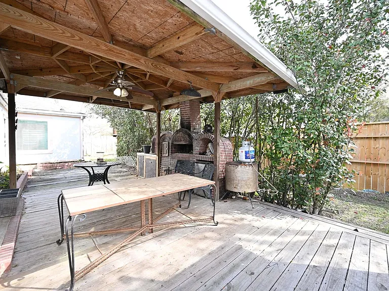 13102 Richmond Ave — Photo 11