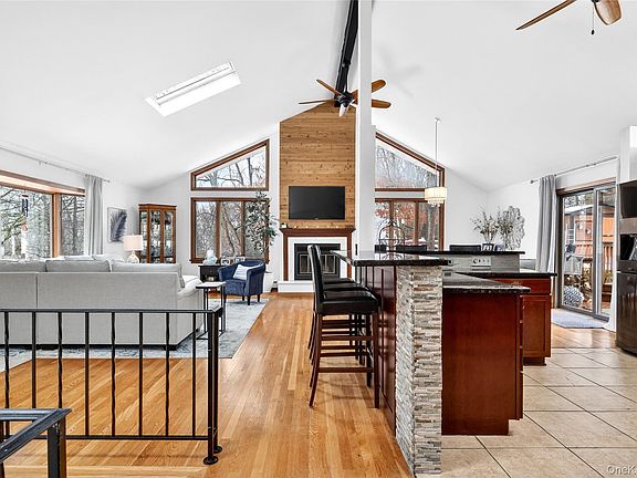 4th image of 44 Birch Brook Road