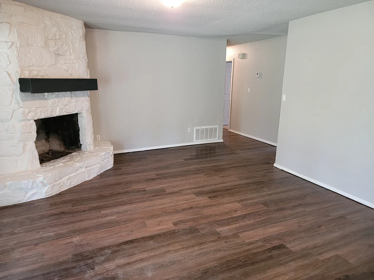 3 bed, 1400 sqft, $1,395 — Photo 2