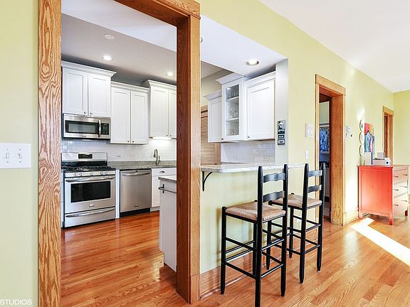 4th image of 3340 N Paulina St #1N