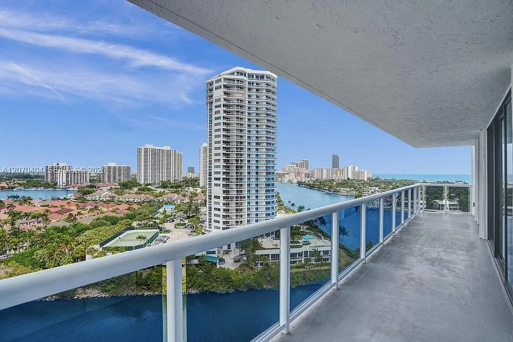 Waterview Condo — Photo 1