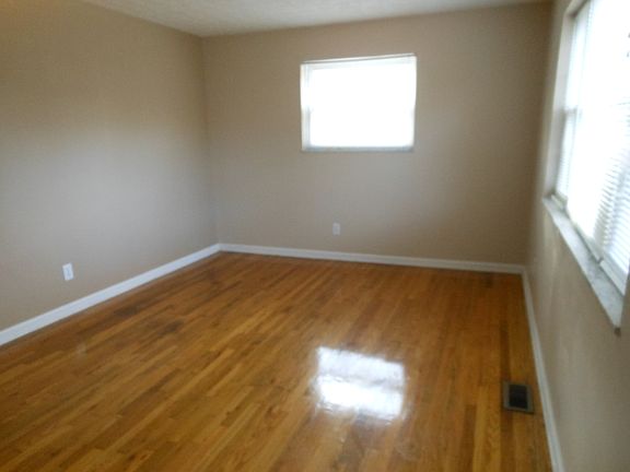 2nd image of 993 Glasgow Dr