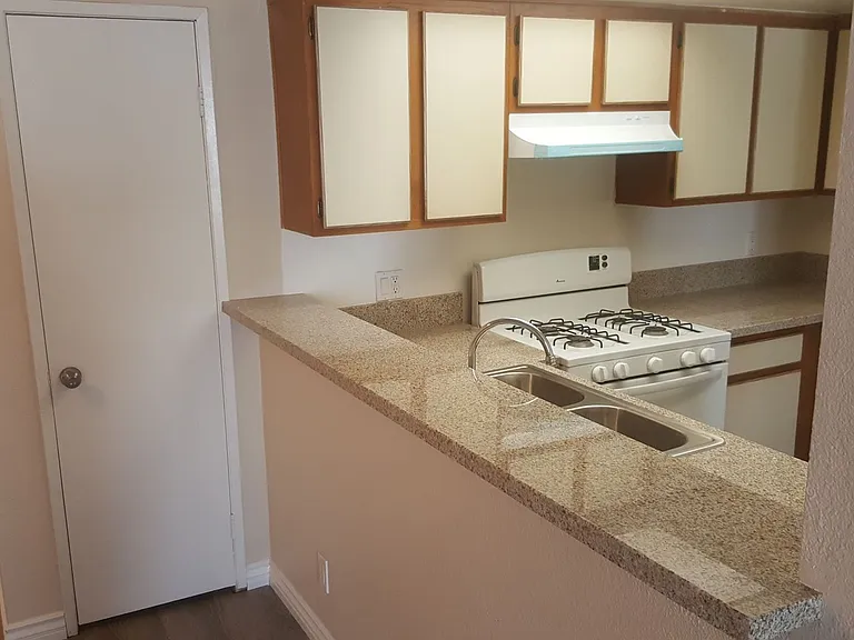 Ally's Flower Apartments LLC — Photo 28