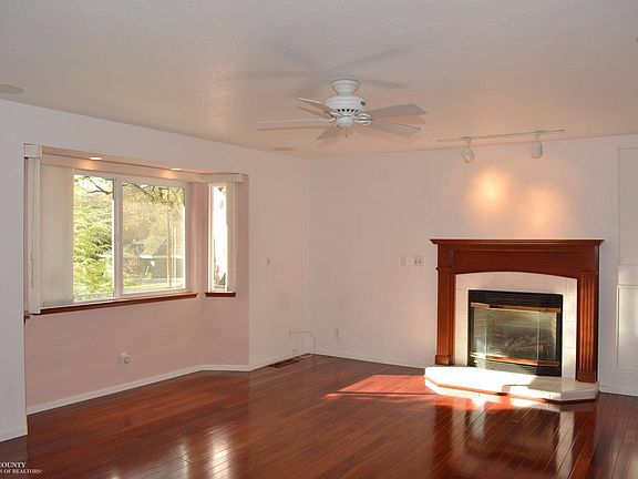5th image of 17594 Foxtail Dr