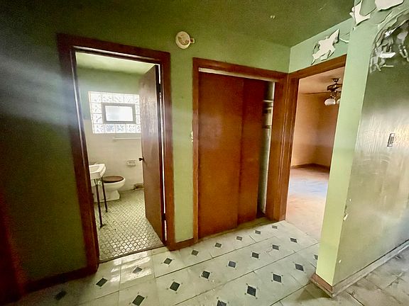 5th image of 10209 S Vernon Ave