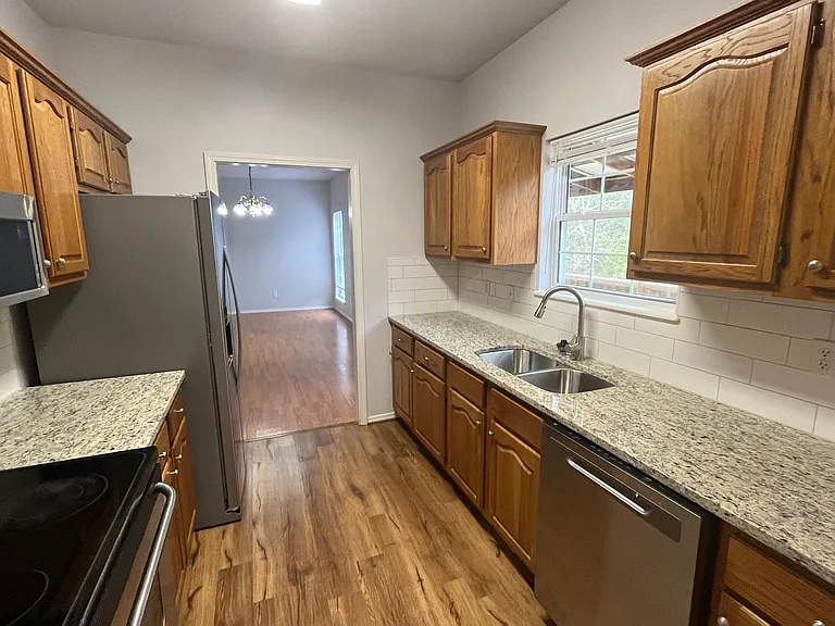 603 Preston Dr — Photo 4
