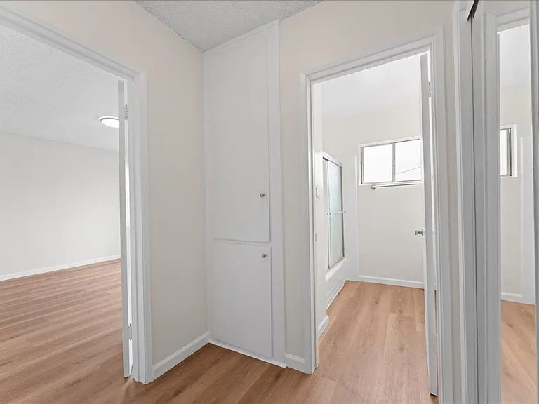 1437 E Windsor Rd #7 — Photo 7