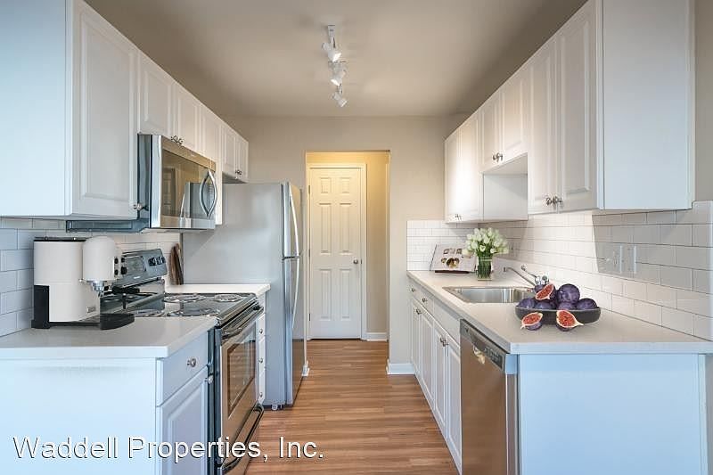 1st image of 10120 NE 68th St #4804992