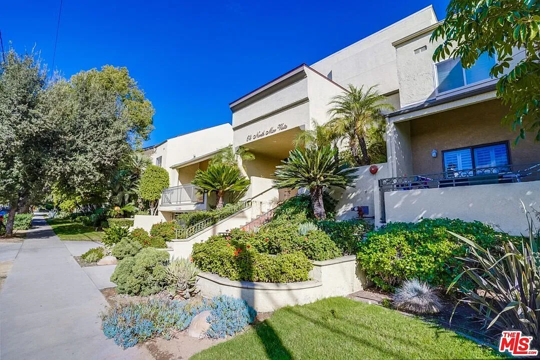 Building Photo - 64 N Mar Vista Ave #228