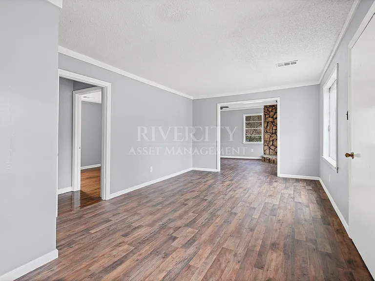 2185 Slocum Ave — Photo 6