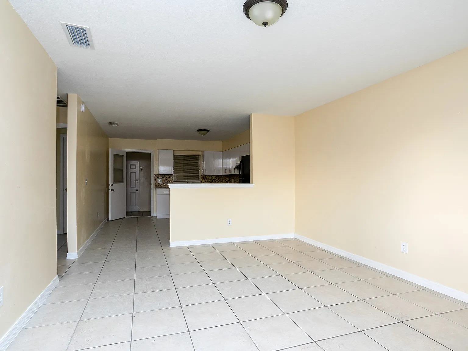 2 bed, 1.5 bath, 877 sqft, $1,525 — Photo 3