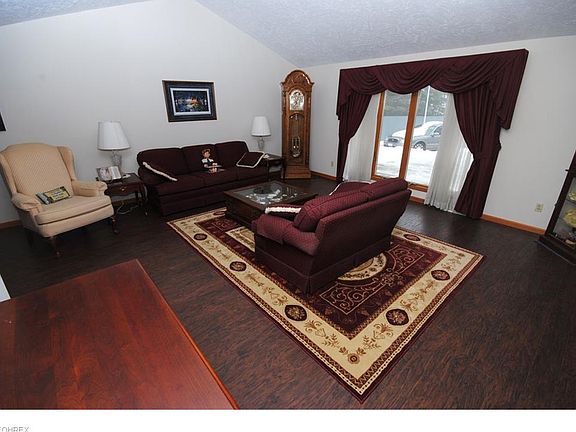 4th image of 97 Surrey Dr