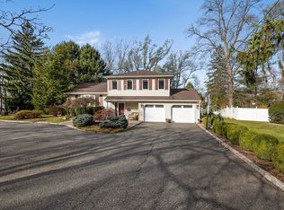44 Morningside Dr, Livingston, NJ 07039