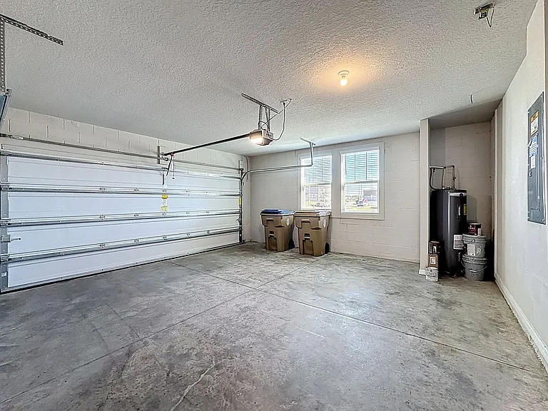 5251 Meredrew Ln — Photo 45
