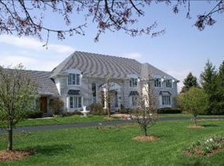 2813 Stonegate Dr, Crystal Lake, IL 60012